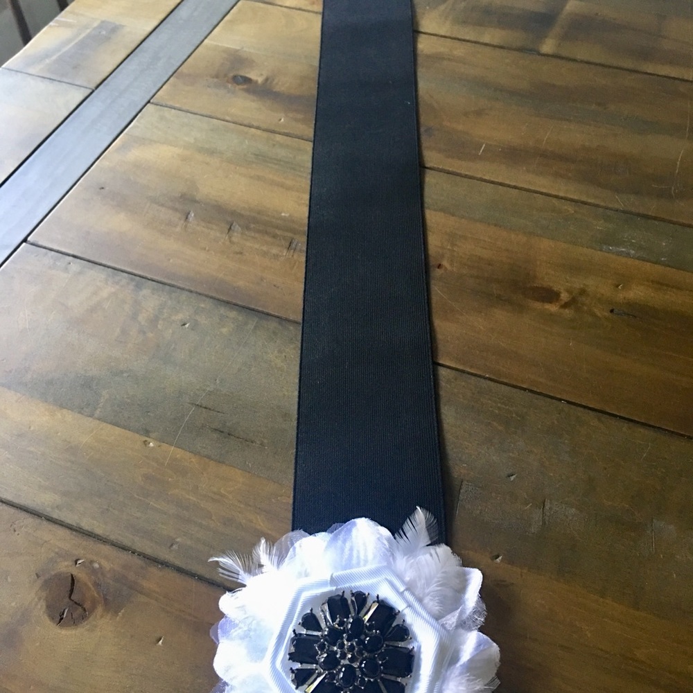 Vintage Bebe elastic feather and Rhinestone belt - Picture 3 of 4